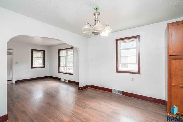 919 N Dakota Ave Avenue, Sioux Falls, SD 57104