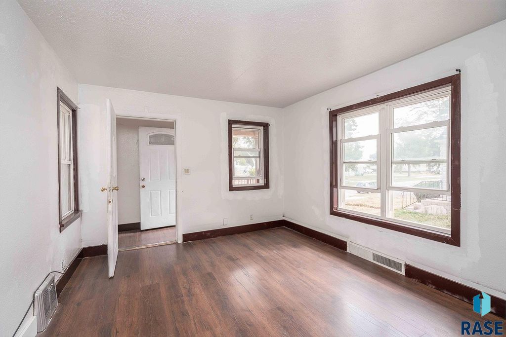 919 N Dakota Ave Avenue, Sioux Falls, SD 57104
