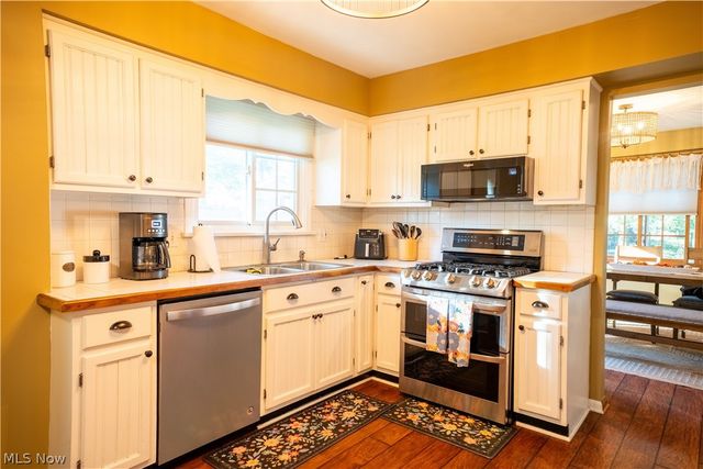 110 Berkshire Road, Elyria, OH 44035