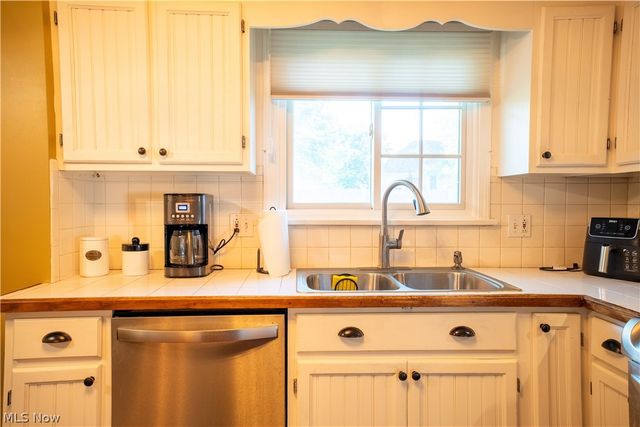 110 Berkshire Road, Elyria, OH 44035