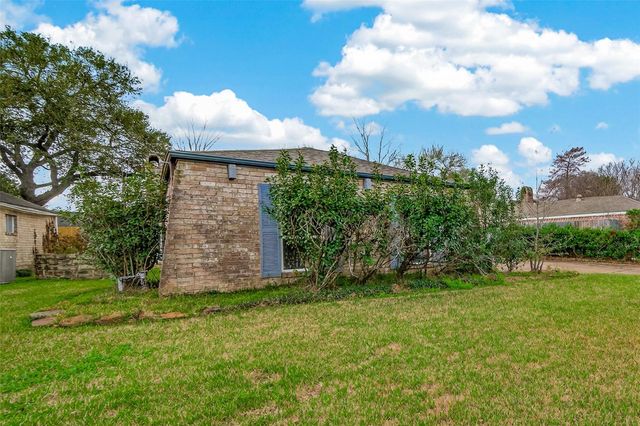 2130 Round Lake Drive, Houston, TX 77077