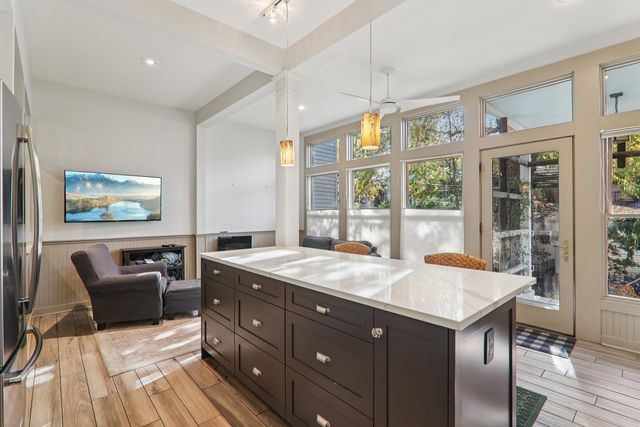 1027 W Newport Avenue, Chicago, IL 60657