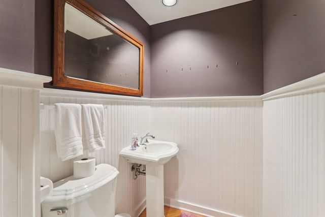 1027 W Newport Avenue, Chicago, IL 60657