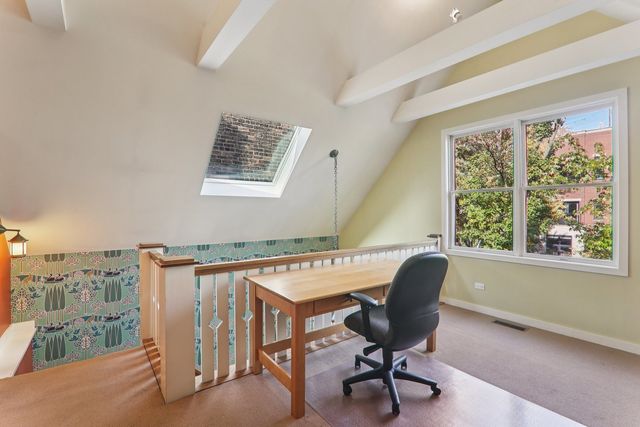 1027 W Newport Avenue, Chicago, IL 60657