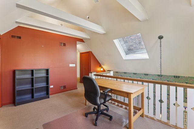 1027 W Newport Avenue, Chicago, IL 60657