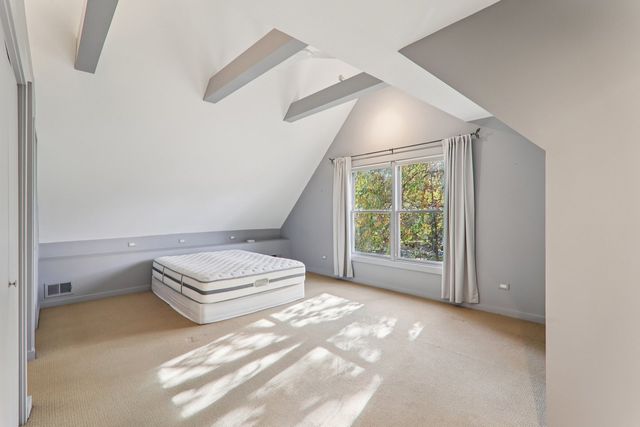 1027 W Newport Avenue, Chicago, IL 60657