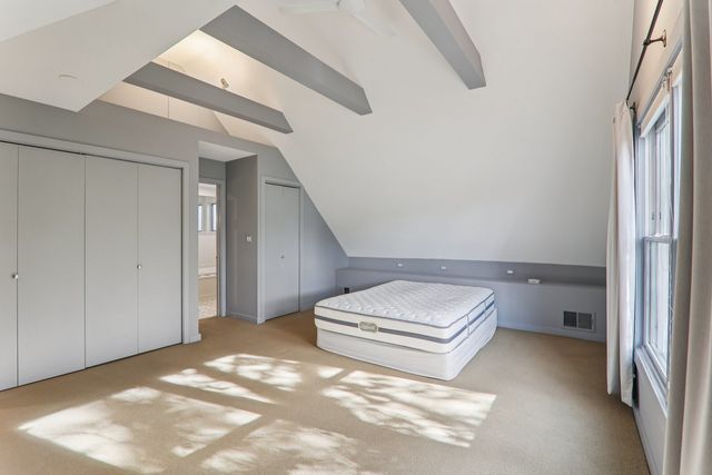 1027 W Newport Avenue, Chicago, IL 60657