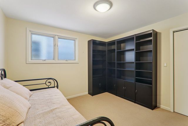 1027 W Newport Avenue, Chicago, IL 60657