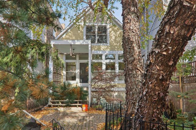 1027 W Newport Avenue, Chicago, IL 60657