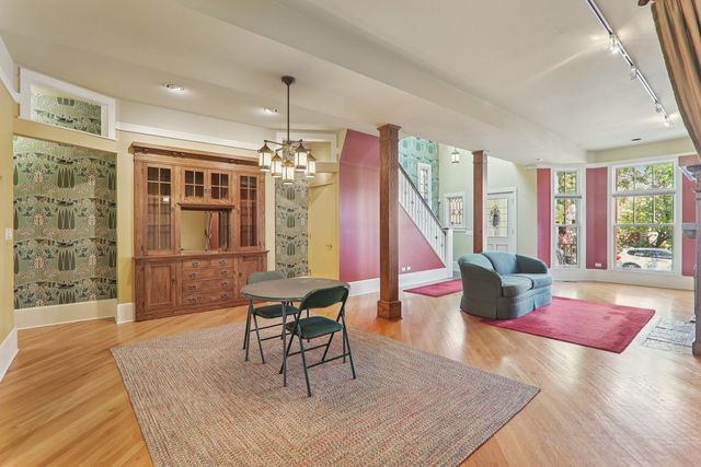 1027 W Newport Avenue, Chicago, IL 60657