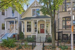1027 W Newport Avenue, Chicago, IL 60657