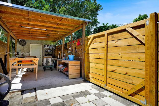 2615 SW 34th Ct, Miami, FL 33133