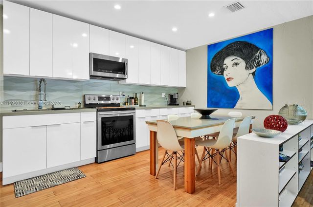 2615 SW 34th Ct, Miami, FL 33133