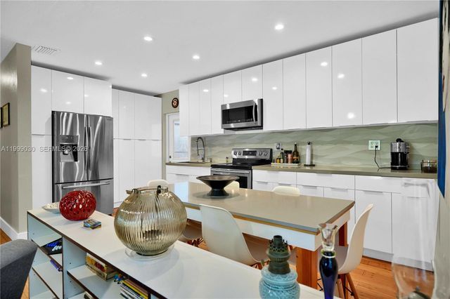 2615 SW 34th Ct, Miami, FL 33133