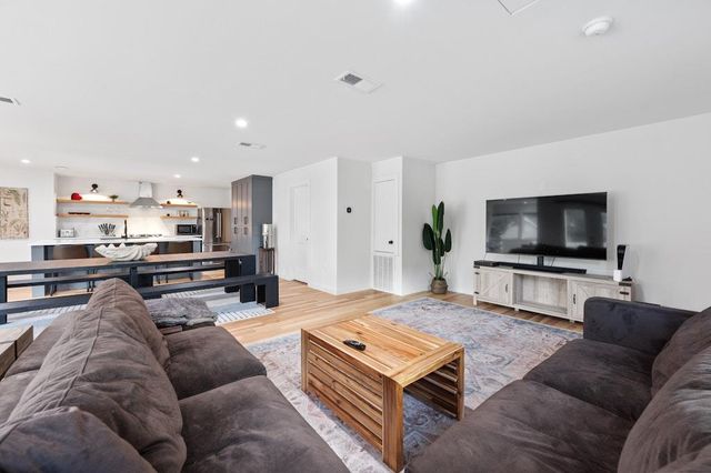 3713 Harpers Ferry LN, Austin, TX 78749