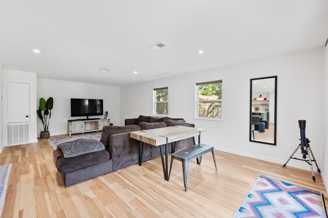 3713 Harpers Ferry LN, Austin, TX 78749