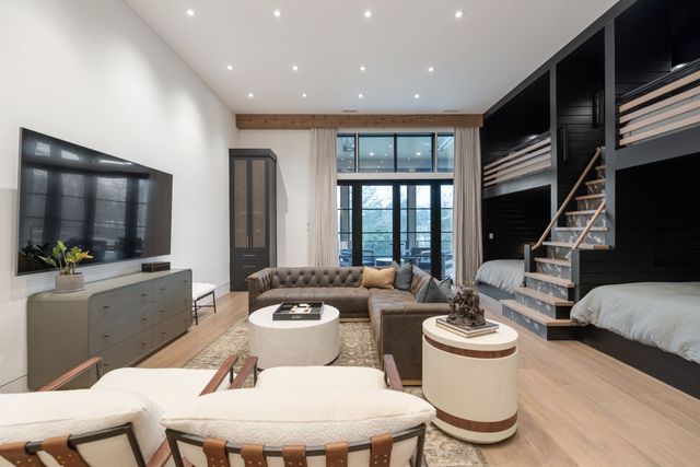 7054 Lanceleaf Dr, College Grove, TN 37046