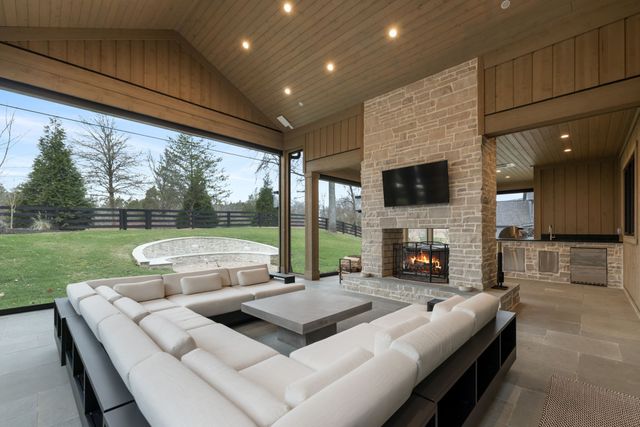 7054 Lanceleaf Dr, College Grove, TN 37046