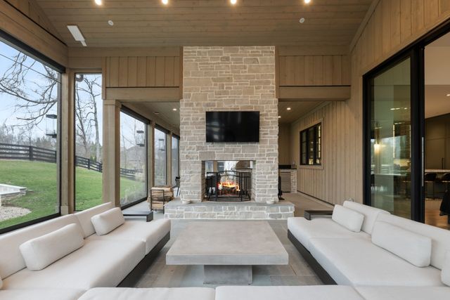 7054 Lanceleaf Dr, College Grove, TN 37046