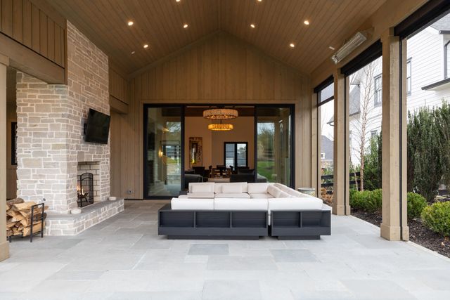 7054 Lanceleaf Dr, College Grove, TN 37046