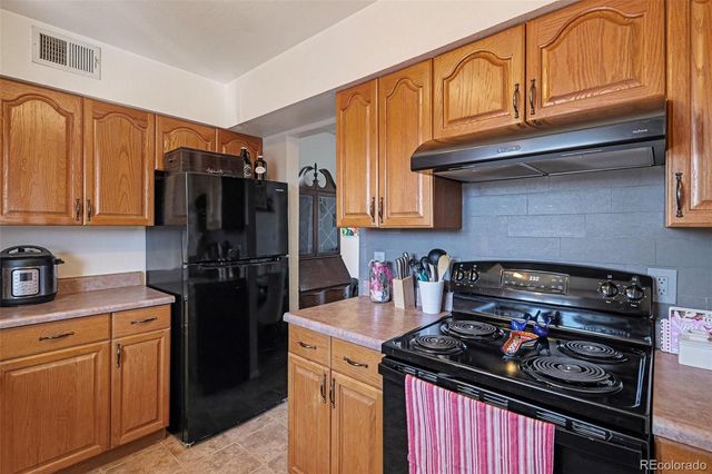 3825 S Monaco Parkway 212, Denver, CO 80237