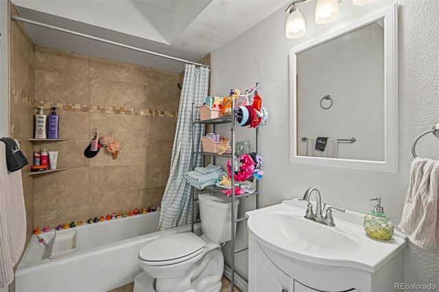 3825 S Monaco Parkway 212, Denver, CO 80237