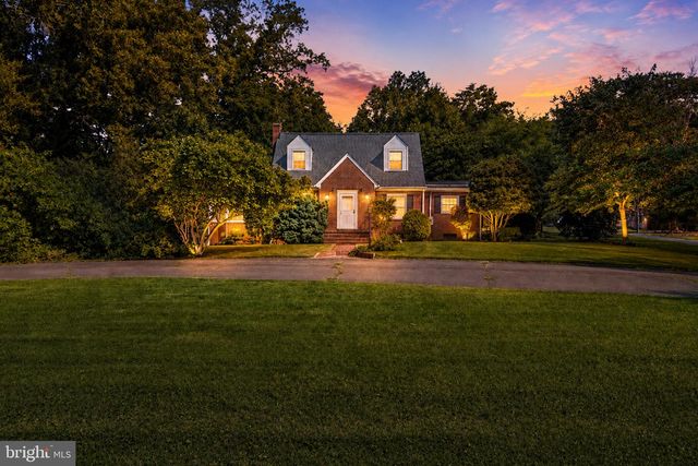 4145 WOODSIDE DR, Fredericksburg, VA 22407