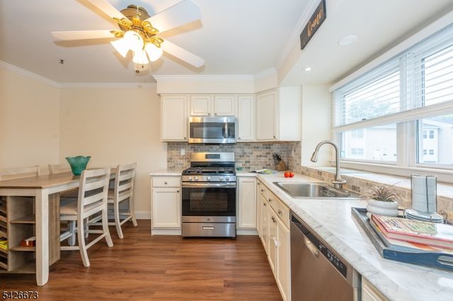 1092 Robin Rd, Hillsborough Twp., NJ 08844