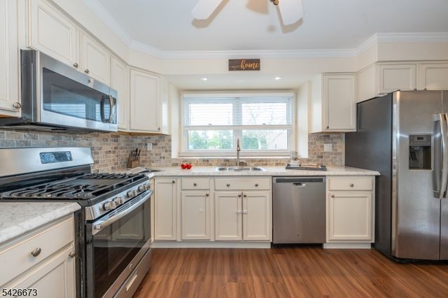 1092 Robin Rd, Hillsborough Twp., NJ 08844
