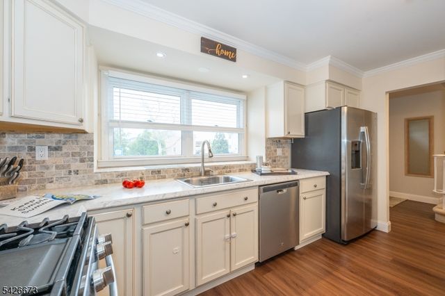 1092 Robin Rd, Hillsborough Twp., NJ 08844