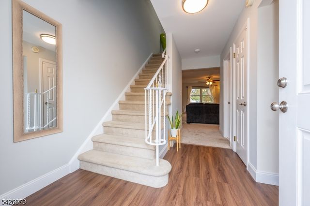 1092 Robin Rd, Hillsborough Twp., NJ 08844