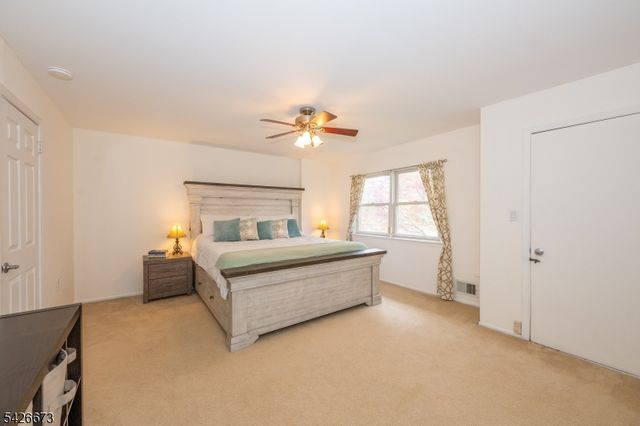 1092 Robin Rd, Hillsborough Twp., NJ 08844