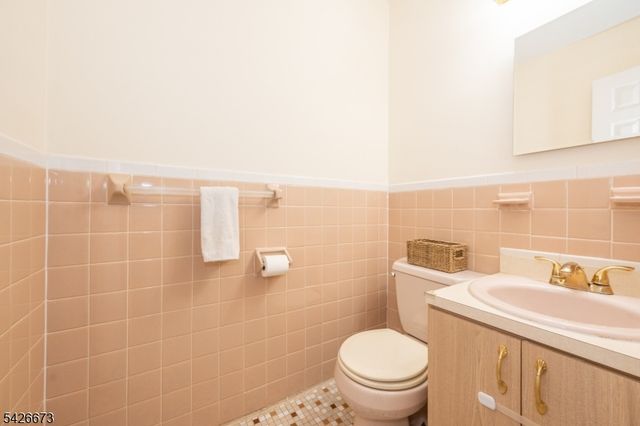 1092 Robin Rd, Hillsborough Twp., NJ 08844
