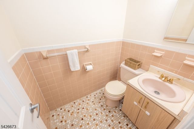 1092 Robin Rd, Hillsborough Twp., NJ 08844