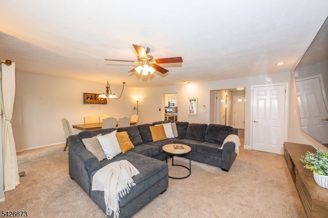 1092 Robin Rd, Hillsborough Twp., NJ 08844