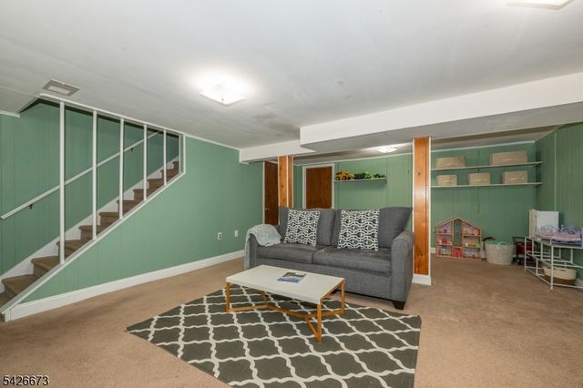 1092 Robin Rd, Hillsborough Twp., NJ 08844