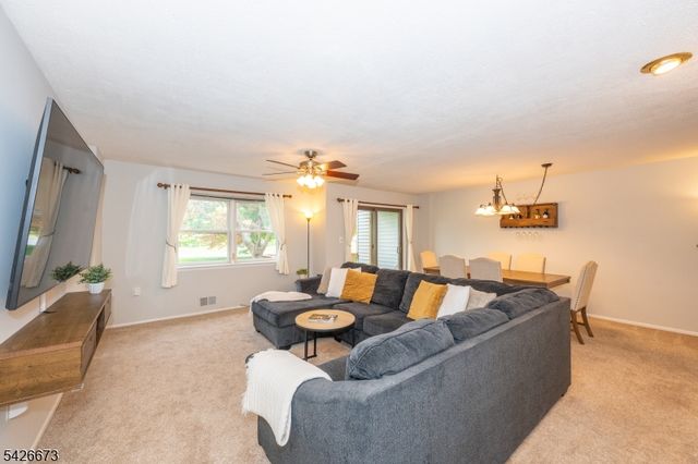 1092 Robin Rd, Hillsborough Twp., NJ 08844