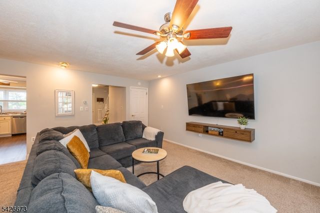 1092 Robin Rd, Hillsborough Twp., NJ 08844