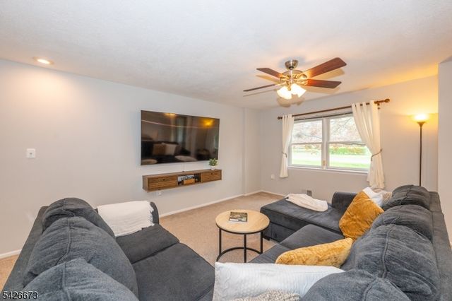 1092 Robin Rd, Hillsborough Twp., NJ 08844