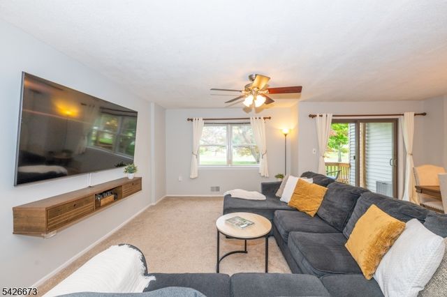 1092 Robin Rd, Hillsborough Twp., NJ 08844