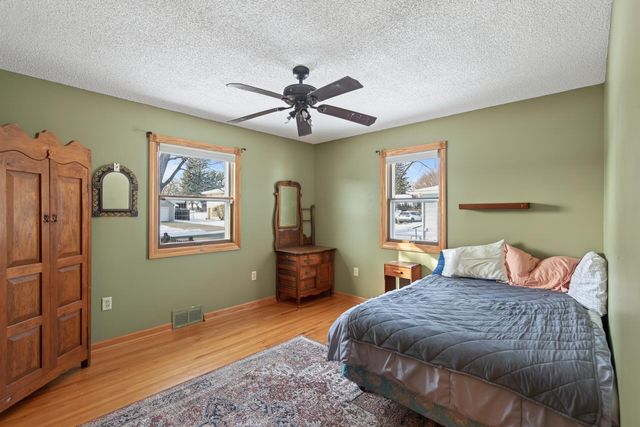 4300 Brunswick Avenue N, Crystal, MN 55422