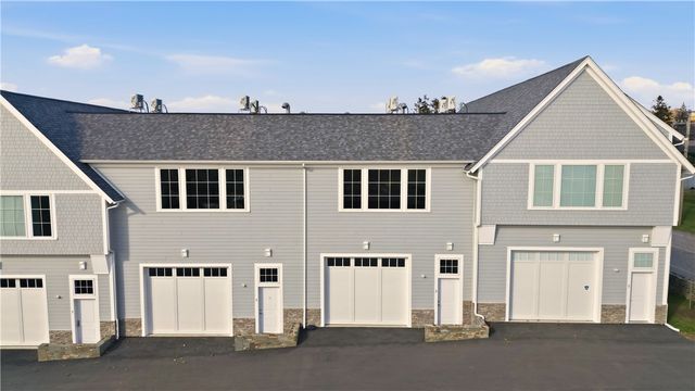 55 John Clarke Road 3, Middletown, RI 02842