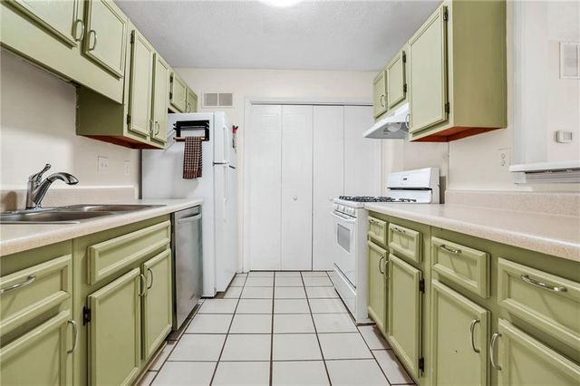 906 Country Park SE Drive, Smyrna, GA 30080