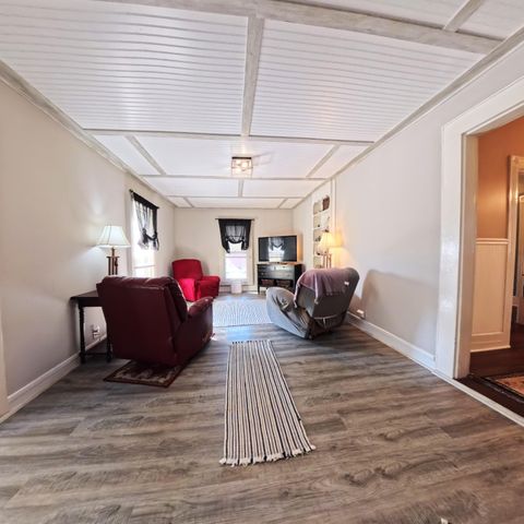 286 Broadway Street, Irvine, KY 40336