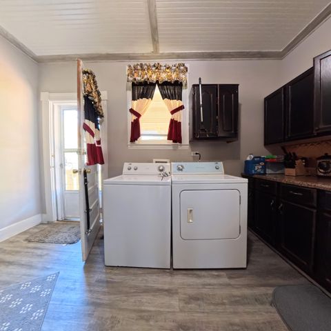 286 Broadway Street, Irvine, KY 40336