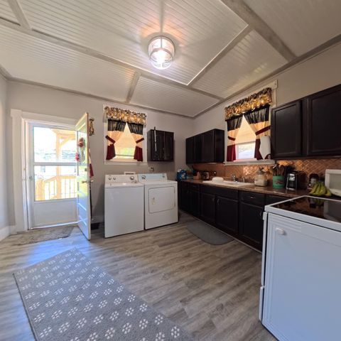 286 Broadway Street, Irvine, KY 40336