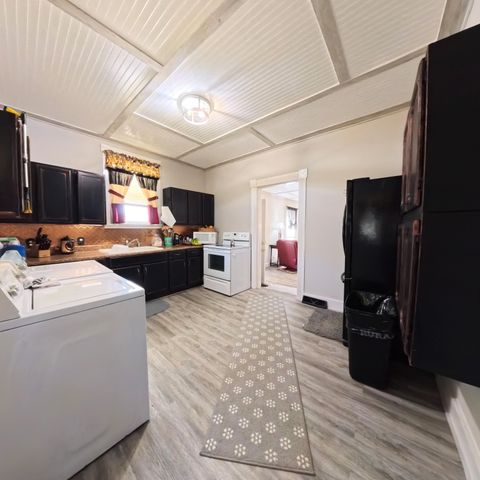286 Broadway Street, Irvine, KY 40336