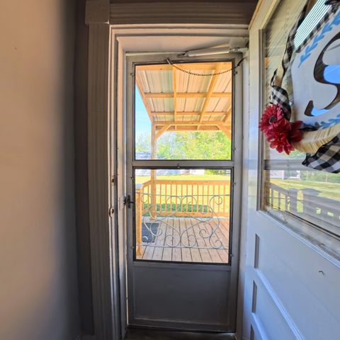 286 Broadway Street, Irvine, KY 40336