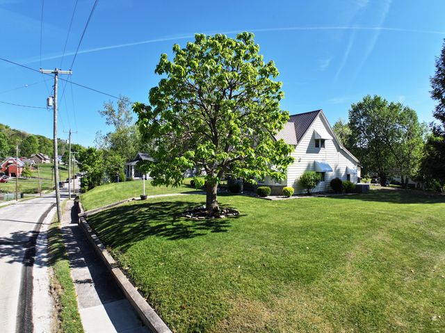 286 Broadway Street, Irvine, KY 40336