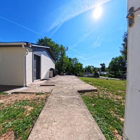 286 Broadway Street, Irvine, KY 40336